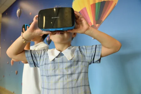 kid using vr